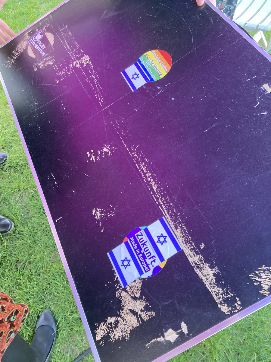 czossi's tweet image. Tisch von #Volt Aachen 😍💜✌️ 🇮🇱