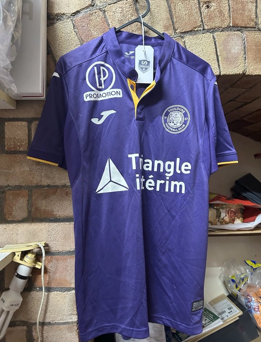 ClassicshirtCDF's tweet photo. 🚨🚨MAYDAY SALES THREAD🚨🚨👇👇👇

A third or more off all the shirts in this thread, will be updated all day today. 

Prices return to normal at 8pm. 

Cymru bomber medium £33
Toulouse BNWT small £15
Napoli XL £20
Germany long sleeve BNWT XL £23 https://t.co/76DU2w804w