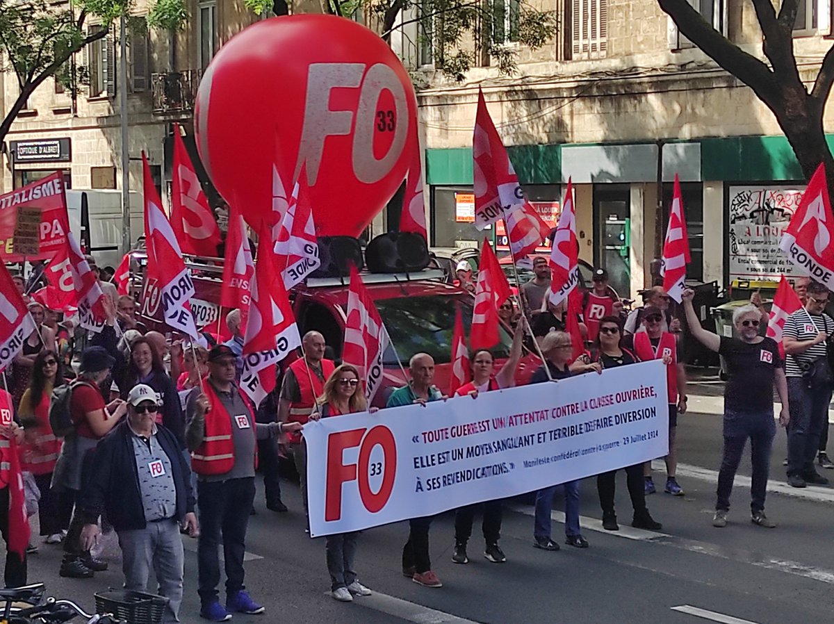UD_FO_33's tweet photo. #1mai 
#bordeaux
A bas la guerre !
Augmentation des salaires ! https://t.co/zbeVl4sIxM