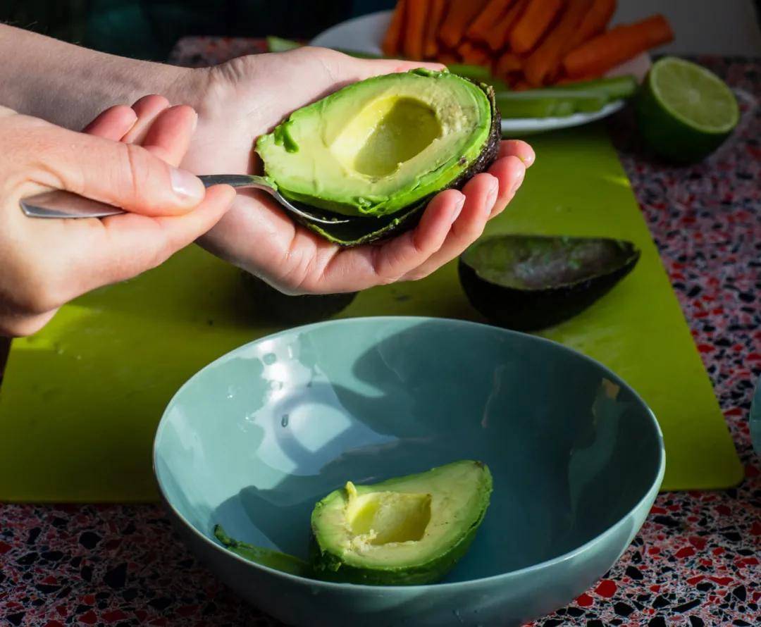 JaydaProby's tweet image. "Taste test alert!  Our top pick: Organic Hass Avocados—creamy, ripe-on-demand, u0026 zero bitter aftertaste. Smashed on toast Chef’s kiss. Pro tip: Squeeze gently—soft (not mushy) = perfect. Grab yours before they’re gone! #AvocadoLove #FoodieFinds"