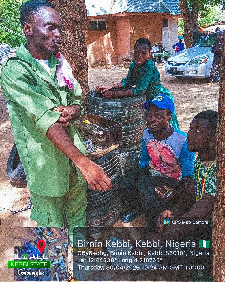 dl4all_kb's tweet photo. ❗And oh, Happy New Month. Speaking of 'WORK', the amazing Kebbi DLCs went out to the Kebbi Central Park doing the good work of educating the masses on the need for digital literacy even in the park.

🧵 [2/3] https://t.co/taEu6B0TTP