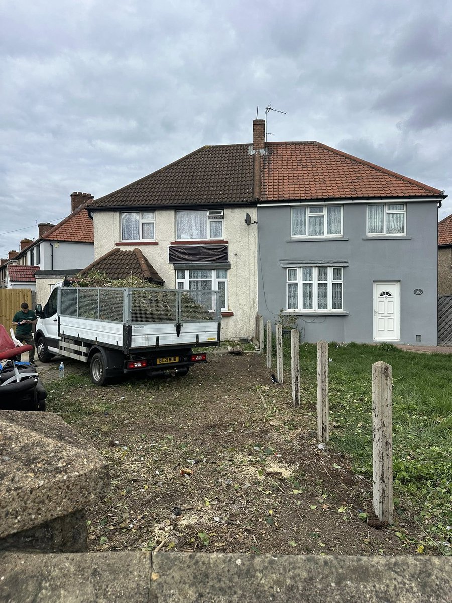 PIgardening's tweet photo. Cloudy weather doesn’t scare our team ☁️💪 We offer garden clearances, maintenance &amp; landscaping across London - as well as a free quote and a discussion on your needs.

#PIGardening #LondonTurfing #Landscape #Outdoors #ArtificialGrass https://t.co/ih6GDT9Taa