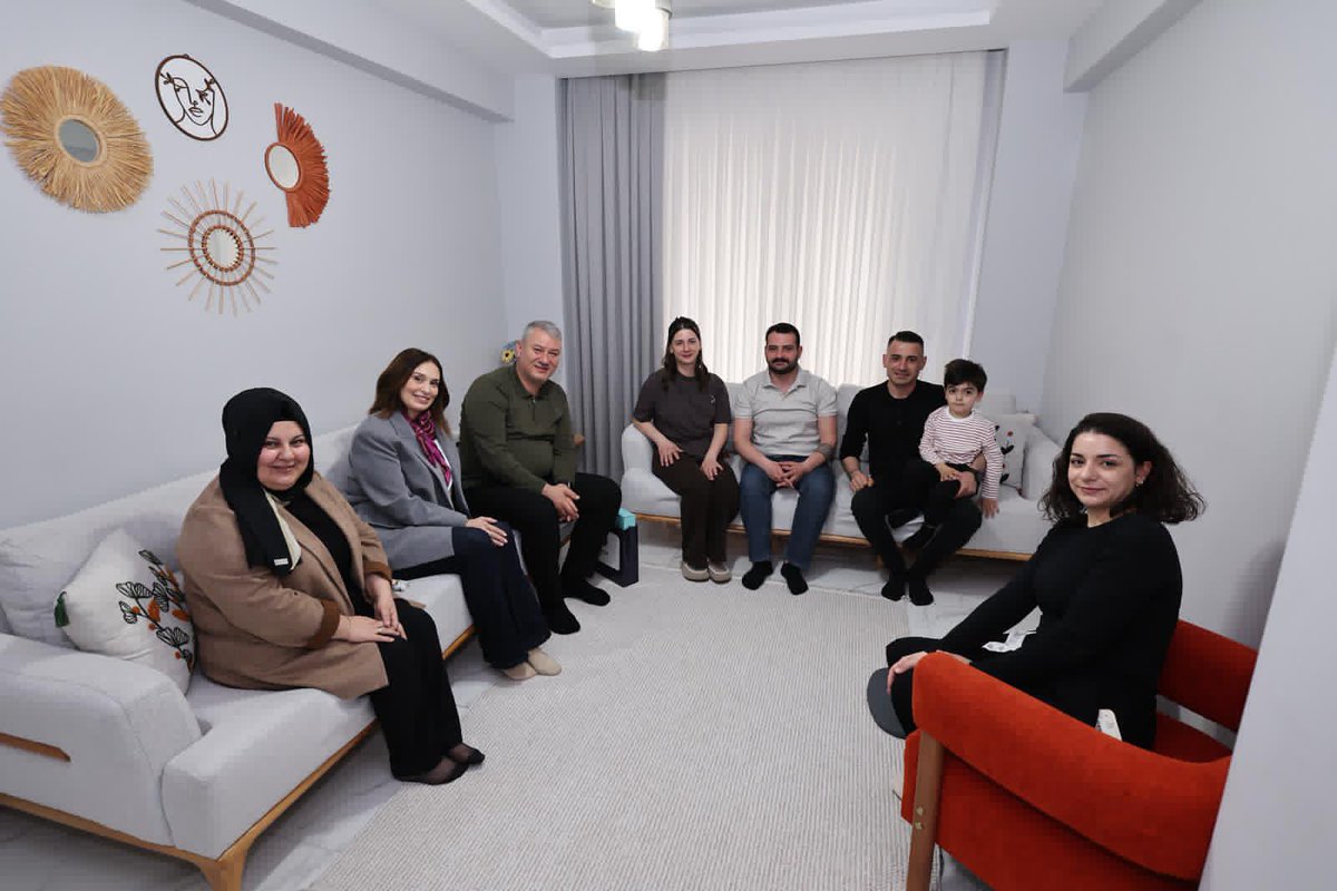 osmancelikSRD's tweet photo. Mesai arkadaşlarımızdan İbrahim ve eşi Dilek Filiz’in evlat sahibi olduklarını öğrenince, kıymetli eşim Nilgün Hanım ve çalışma arkadaşlarımızla birlikte hanelerini ziyaret ederek göz aydınlığı dileklerimizi ilettik.

Çağatay bebeğin keyfinin yerinde olması, ziyaretimize ayrı bir mutluluk kattı; yüzlerde tebessüm eksik olmadı.

Rabbim ailesiyle birlikte nice güzel günler yaşatsın.