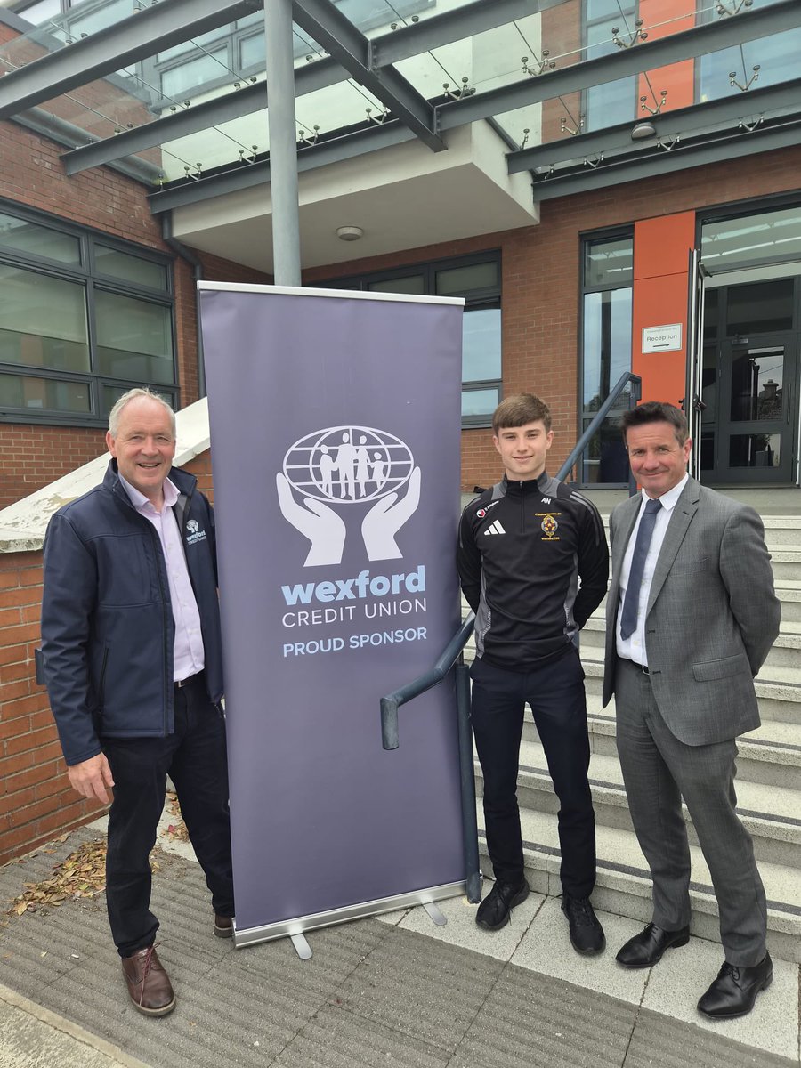 Coláiste Éamonn Rís tweet media