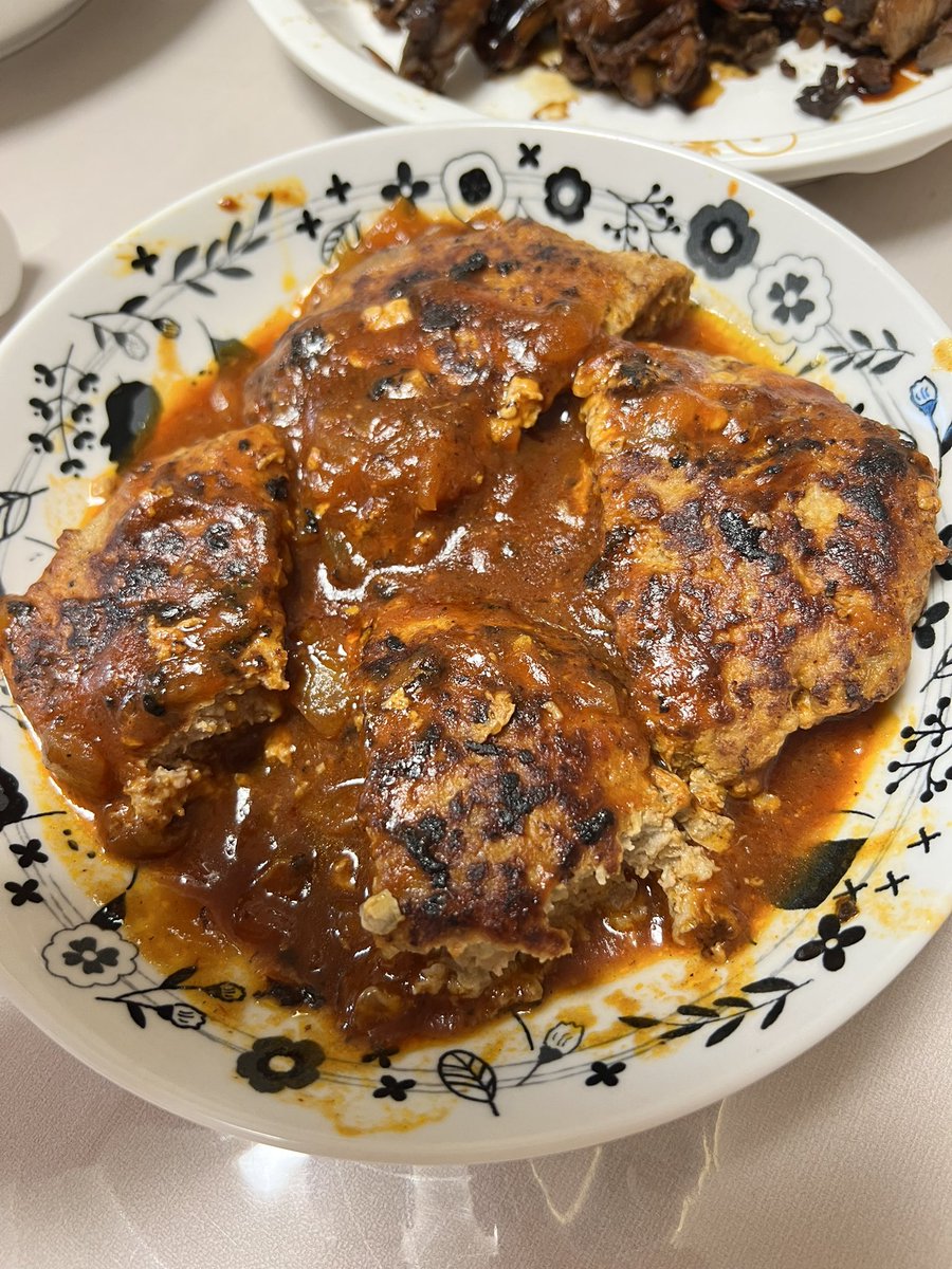 ring12138's tweet photo. 人生で初めてハンバーグ作ってみたけど、正直思ってるより大変だから、市販でいいや笑 https://t.co/16n4XzeHIk