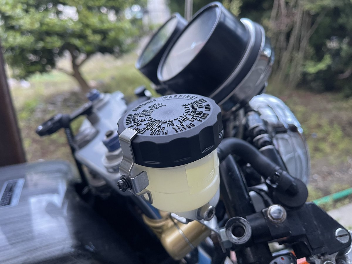 dehiman321's tweet photo. CBのブレーキのリザーブタンク交換♪ https://t.co/VS0HG83SgK