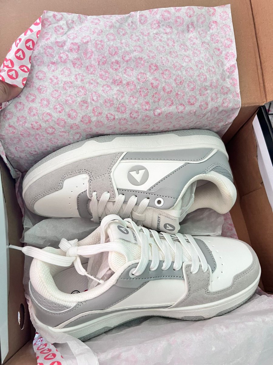 MONEYNOLlMIT's tweet photo. SALE SEPATU AIRWALK BY SPORTS STATION ‼️

Size 36
Rp. 150.000

#zonauang #zonajajan #jastip #jastipsepatu https://t.co/xwBZqkeBmr