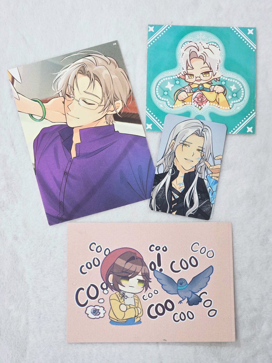 nekumiko's tweet photo. visited the artist booths too to buy from my faves, @waffletop and @rierru 🥰 

at lumabas nga ang totoo niyang kulay (vyn stan) 😅 also really found rosa's debate with the pigeons so funny kaya i've been eyeing this art print for so long! https://t.co/PU8Bh4M18P
