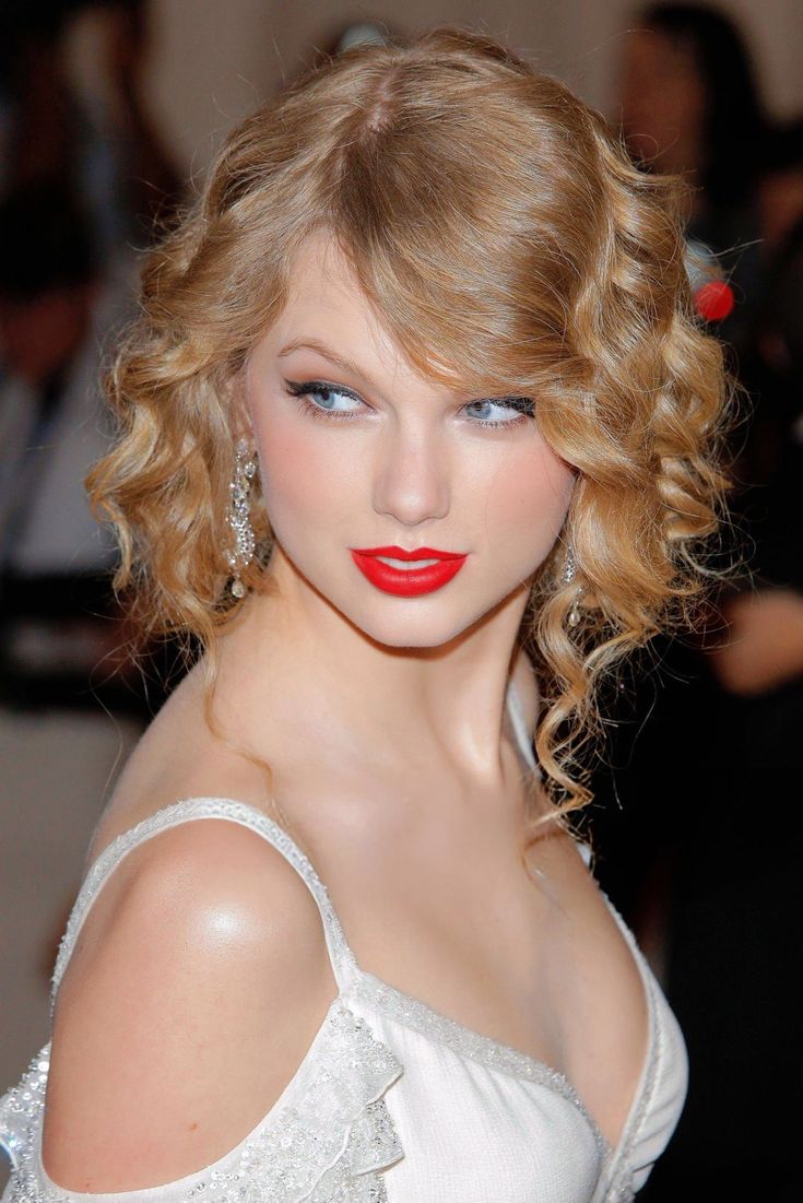 Taylor Swift tweet media