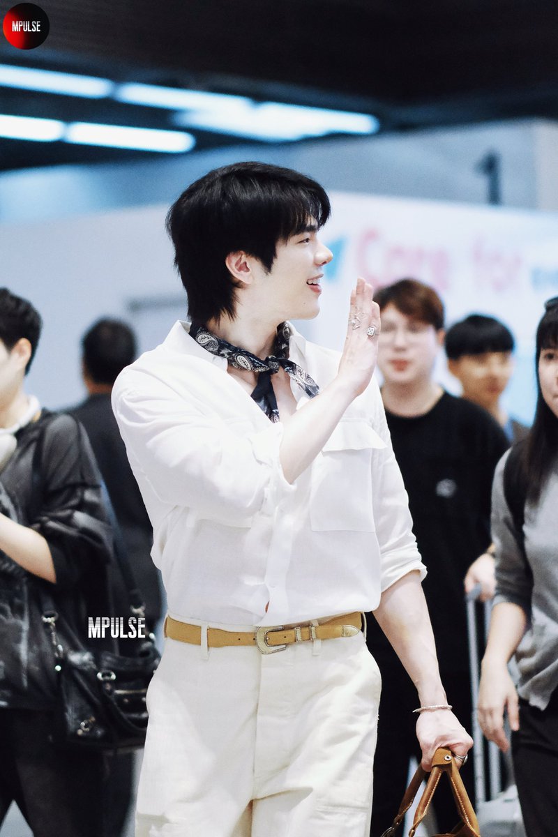 mpulsemileapost's tweet photo. 𝟐𝟎𝟐𝟔𝟎𝟓𝟎𝟏
𝐗𝐢 𝐀𝐧✈️
#MilePhakphum 
@milephakphum https://t.co/NAsHPUMvcr