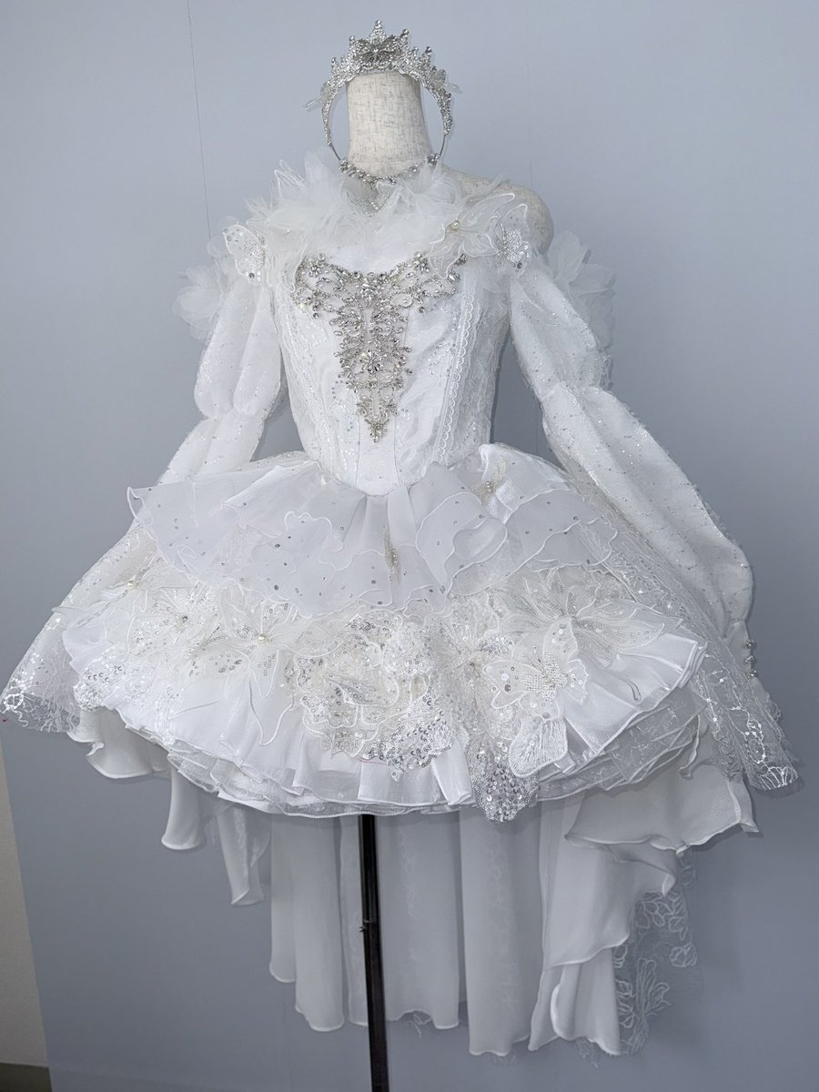 MIN costume tweet media
