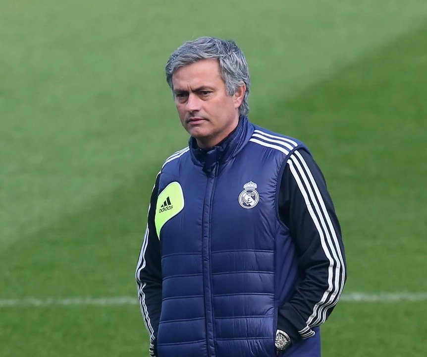 🚨Información exclusiva🚨

El lunes habrá una reunión vía telefónica directamente con José Mourinho.

La Directiva ya sabe que la disponibilidad del portugués sería inmediata y su deseo sería coger las riendas del Club cuanto acabe la temporada del Benfica.

El Club quiere