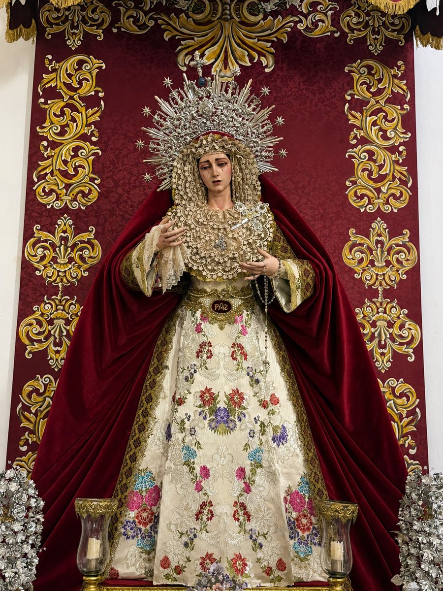 Mes de mayo, mes de María, de Ntra. Madre de la Paz. Cada día le ofrecemos un avemaría, que es una flor. Son 31 días, 31 oportunidades para ponernos delante de su imagen y decirle:

“Bendita eres, Reina de la Paz. Ruega por nuestra Hdad., ruega por mí”.

Director Espiritual.