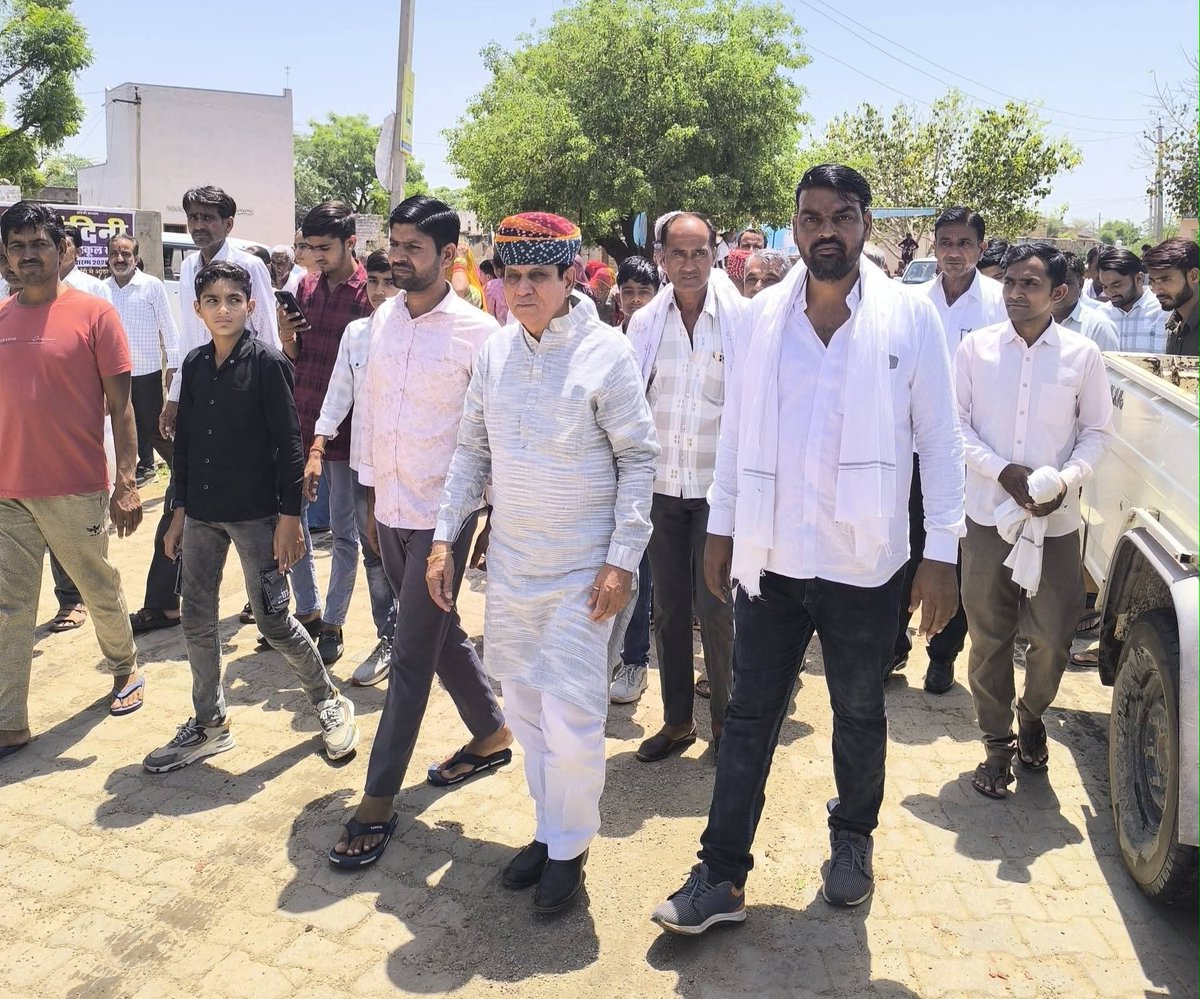 AjaysinghKilak's tweet photo. आज #डेगाना के रा उ मा वि #खींवताना में विधायक कोष से निर्मित विद्यालय के मुख्य द्वार के उद्धघाटन समारोह में ग्रामीणजनों के साथ में शिरकत की...
आत्मीय मान सम्मान के लिए सभी आमजन का आभार प्रकट करता हूँ https://t.co/831zIuW6Qg