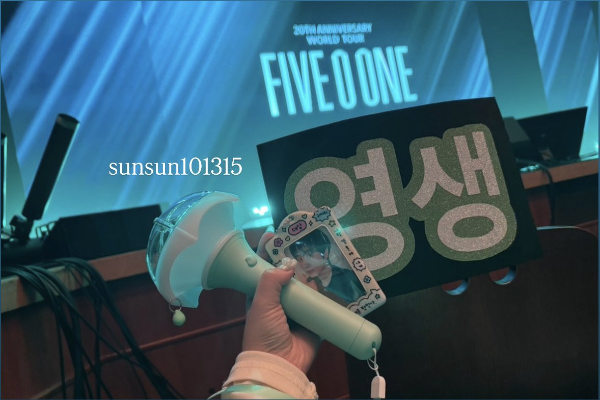 flowerstar1_1's tweet photo. 행복한 1년을 정말 감사했습니다! 23살에 더블 멤버들을 만날 수 있다니, 이렇게 뜨겁게 응원할 수 있다는 게 정말 행복해요🍀💗 앞으로도 함께 있어줄 거지?☔️👽🦦🐰🫛💚
#SS501 #FIVE_O_ONE #FIVEOONE
#파이브오원 #501DAY https://t.co/iJNEeOoNAu