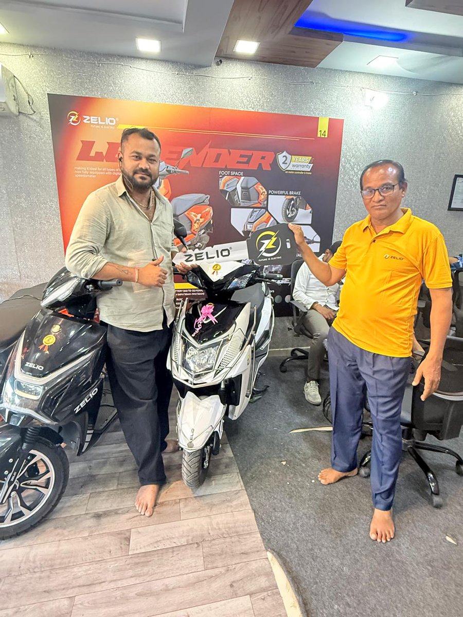 CosmicGreenE's tweet image. CGE family is growing strong!
Our Student Offer is loved by all Students who pass-out.
All other students - buy now to get INR 5100 off today before offer ends!

#zelioebikes #electricscooter #electricvehicles #zeliobike #GreenRides #cosmicgreenenergy #delivery #GoGreen