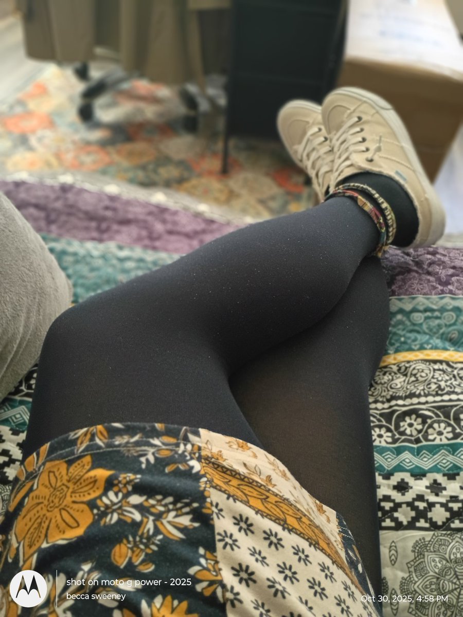 RebeccaMaisy's tweet image. #tights #skirt #sassy #legsfordays