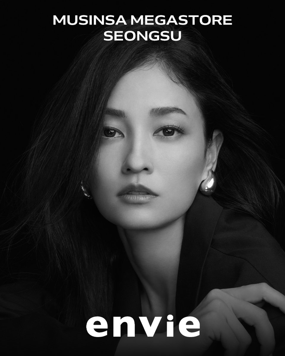 PONPISHofficial's tweet photo. 𝗣𝗢𝗡𝗣𝗜𝗦𝗛 × 𝗠𝗨𝗦𝗜𝗡𝗦𝗔

envie
瞳、彩る。

URIA
アトリエ生まれのカラーレンズ

OH
視線が語る、情熱が踊る

OOHA
憧れの女神盛れが叶う、アイドルっぽ韓国カラコン

📍ソウル特別市 城東区 聖水二路62 MUSINSA メガストア 聖水2F

#PONPISH #MUSINSA #ムシンサ #폰피쉬 #무신사 #성수팝업 #聖水 #ソンス #성수