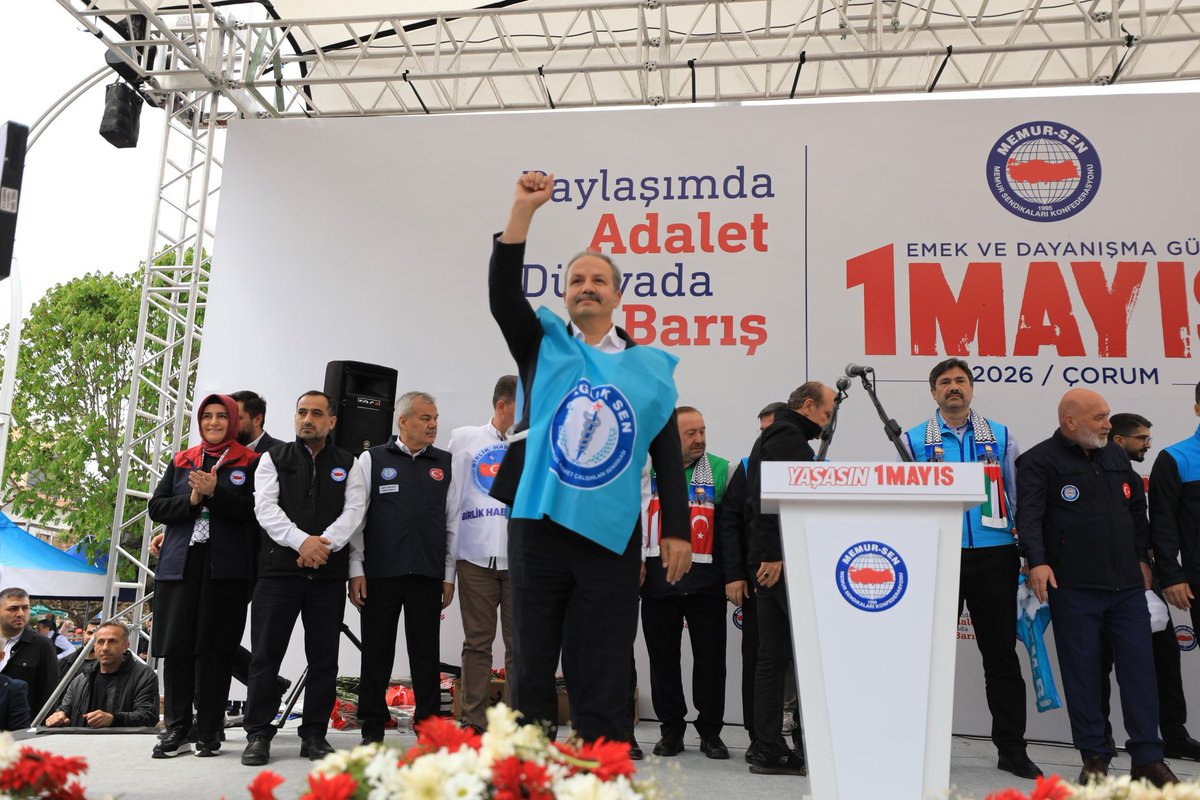 sagliksen's tweet photo. 📍Çorum 

Alın teriyle hayatı ayakta tutan tüm emekçilerimizin 1 Mayıs Emek ve Dayanışma Günü kutlu olsun.

Yaşasın emek!
Yaşasın mücadelemiz!
Yaşasın Sağlık-Sen!

#1Mayıs
#1MayıstaÇorumdayız
#PaylaşımdaAdaletDünyadaBarış https://t.co/5JmVGlBveW
