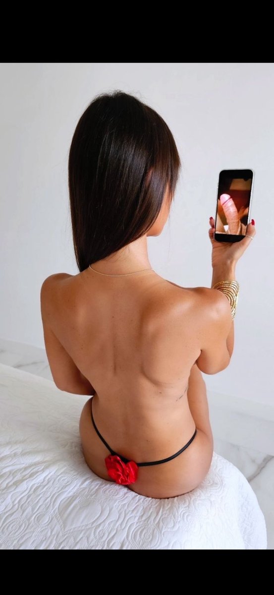 Gabriellaenfer's tweet photo. FLASH iNFO ⚠️
Je trouve cette photo magnifique, et j’ai décidé de faire la même, je choisirais donc parmi tous les RT trois personnes donc trois queues qui auront l’honneur de figurer sur trois photos avec trois poses différentes du même style 🤭🤭 https://t.co/MyQAi8yZgh