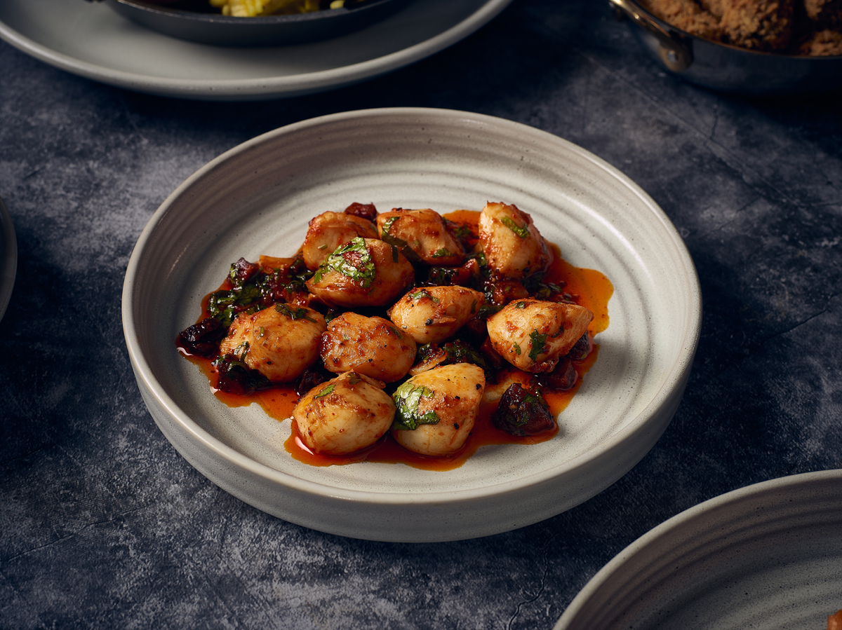 NevillesNews's tweet image. Introducing the Antigo Cinza Presentation Plates, featuring natural muted grey tones and a delicate matt texture, blending simplicity with style.
 
 Explore: nevilleuk.com/products/kw/an…

 #vitrifiedporcelain #newproduct