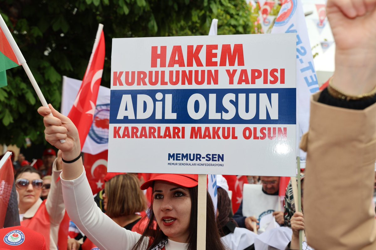 4688 ÖMRÜNÜ YİTİRDİ. YENİ KANUN KAÇINILMAZDIR

Toplu sözleşmede aldığımız kararın, uzun süredir yaptığımız ısrarın neticesinde 
KPDK 4688 gündemiyle toplandı. Çalışma Ve Sosyal Güvenlik Bakanlığı sendika yasası mutfağı kuruyor. 

16 yıl önce 4688 sayılı Kanunun değiştirilmesine