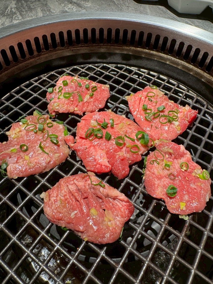 _toshoen's tweet photo. こんばんは！
焼肉桃松苑です。
本日も営業しております！

おすすめは焼きしゃぶリブロースと横綱ハラミ、パンナコッタです！

ご来店お待ちしております！

東京都江東区住吉2丁目24-15
🚃半蔵門線　都営新宿線
住吉駅　A4出口から徒歩30秒
☎️03-6666-9902
 #焼肉  #桃松苑 #住吉 #錦糸町 #両国 https://t.co/hW09TrYzcw