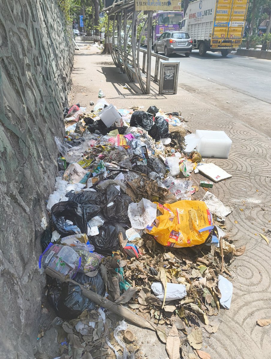 MaldeNimish's tweet image. Good Afternoon My BMC 
Happy Garbage Day 
No stopping this nuisance at an open public place! It has been 3 years of complaining but no permanent solution 
Shame on you all
@CMOMaharashtra @Dev_Fadnavis @mieknathshinde @mybmc @TawdeRitu @AshwiniBhide @mumbaimatterz @PreetiSMenon