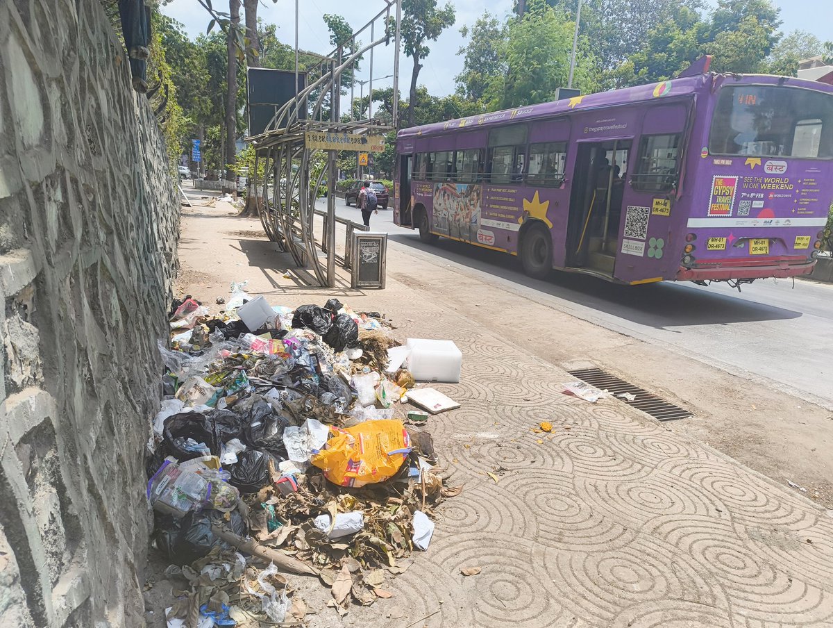 MaldeNimish's tweet image. Good Afternoon My BMC 
Happy Garbage Day 
No stopping this nuisance at an open public place! It has been 3 years of complaining but no permanent solution 
Shame on you all
@CMOMaharashtra @Dev_Fadnavis @mieknathshinde @mybmc @TawdeRitu @AshwiniBhide @mumbaimatterz @PreetiSMenon
