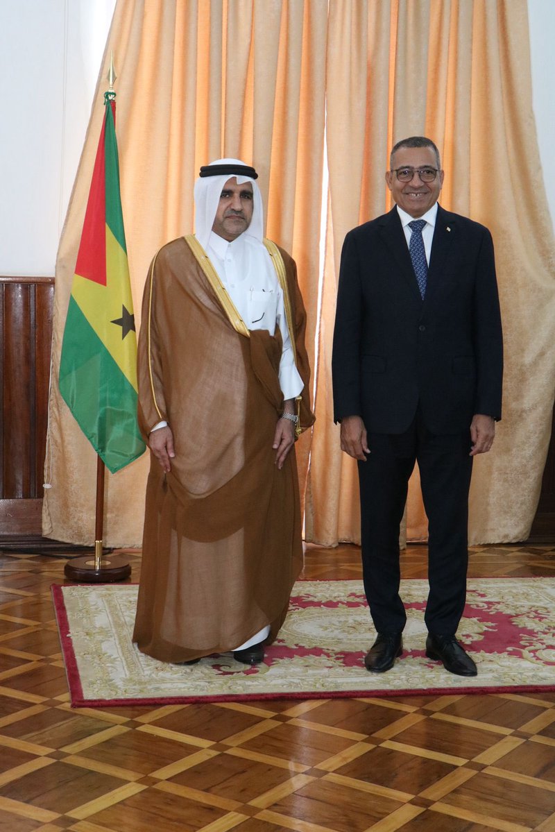 QatarEmb_abuja's tweet image. تسلم فخامة الرئيس كارلوس فيلا نوفا، رئيس جمهورية ساوتومي وبرينسيب الديمقراطية، أوراق اعتماد سعادة السفير/ يوسف بن محمد الهيل، سفيرا فوق العادة مفوضا لدولة قطر "غير مقيم" لدى جمهورية ساوتومي وبرينسيب الديمقراطية. 

#qatar #Doha #são_tomé
