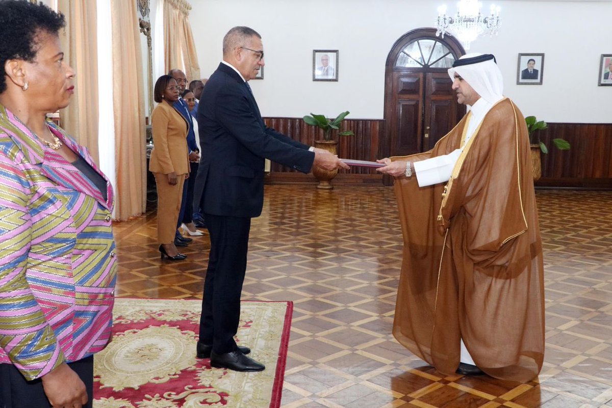 QatarEmb_abuja's tweet image. تسلم فخامة الرئيس كارلوس فيلا نوفا، رئيس جمهورية ساوتومي وبرينسيب الديمقراطية، أوراق اعتماد سعادة السفير/ يوسف بن محمد الهيل، سفيرا فوق العادة مفوضا لدولة قطر "غير مقيم" لدى جمهورية ساوتومي وبرينسيب الديمقراطية. 

#qatar #Doha #são_tomé