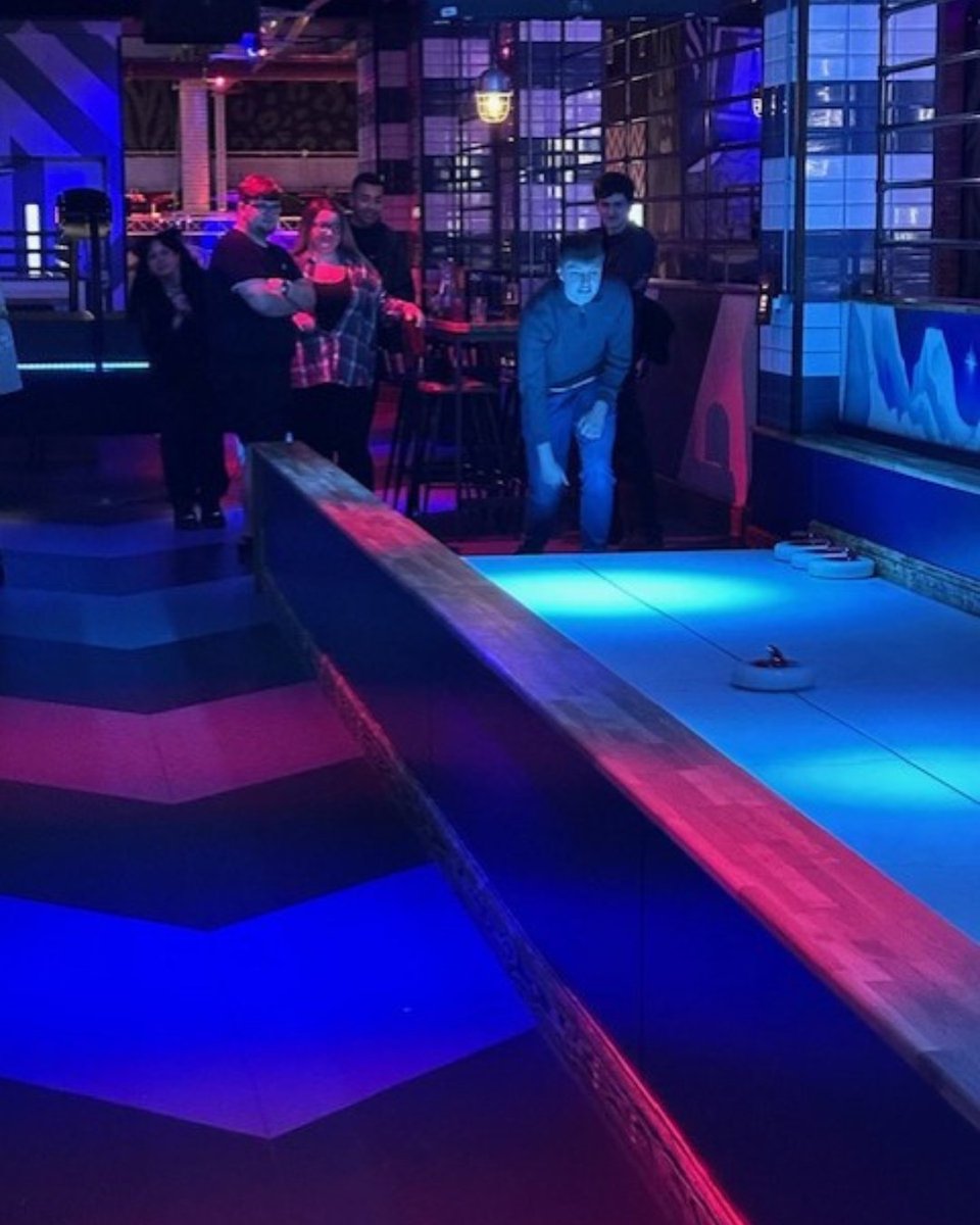 ukbestcardeals's tweet image. The team had an amazing time at @RoxyLanes in Leeds last night for our quarterly team social. Ten Pin Bowling, Ice-Free Curling and Tech Darts all added together meant a brilliant mix of laughs, friendly rivalry and a few surprise talents revealed!
#Teambuilding #RoxyLanes