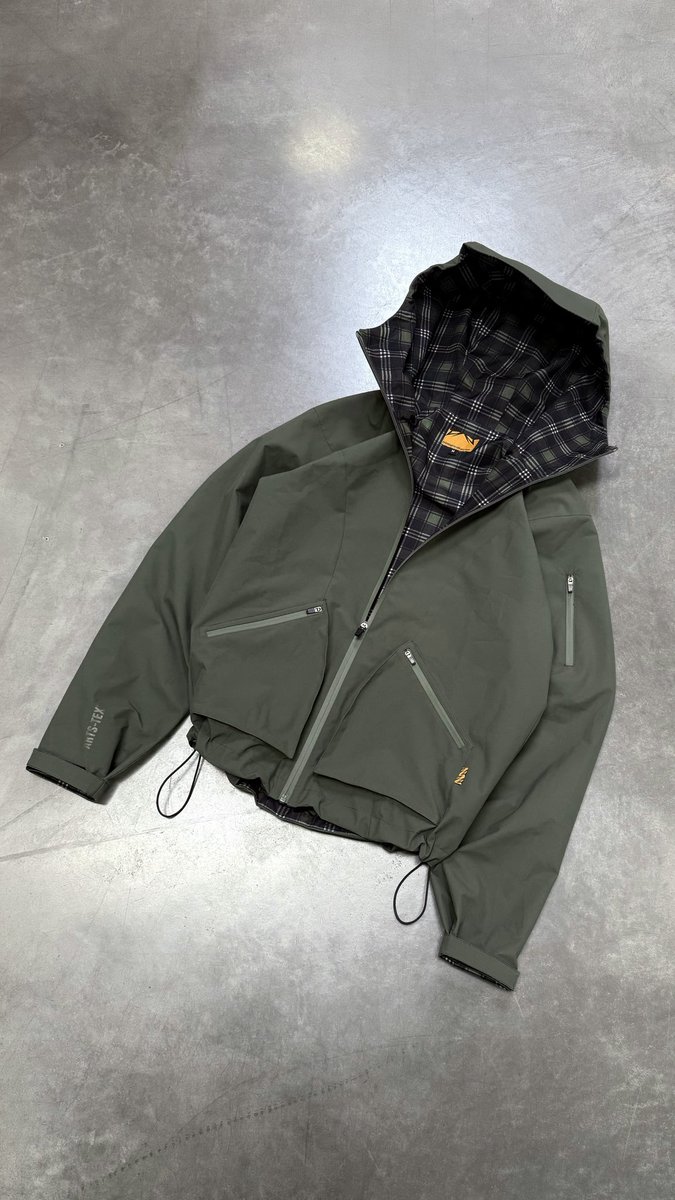 sidearts__'s tweet photo. this plaid jacket is so insane https://t.co/oMGR4f7TvK