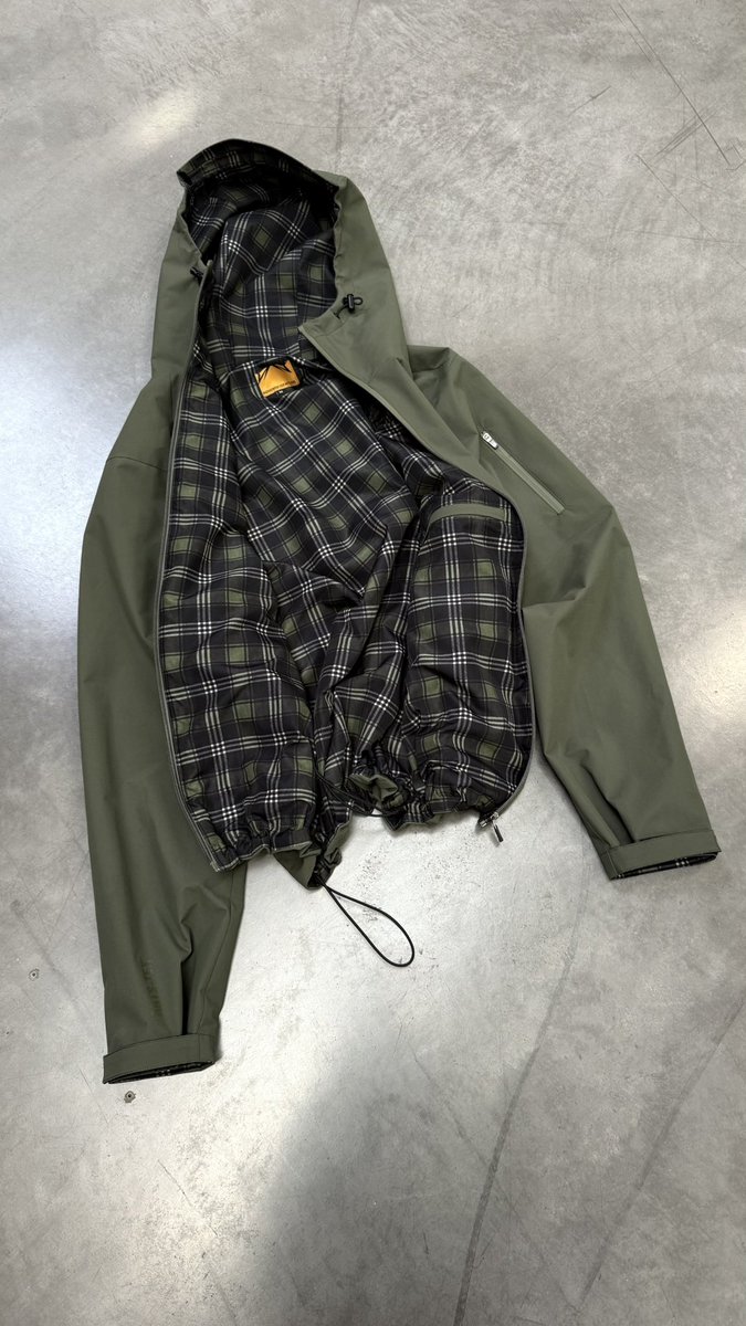 sidearts__'s tweet photo. this plaid jacket is so insane https://t.co/oMGR4f7TvK