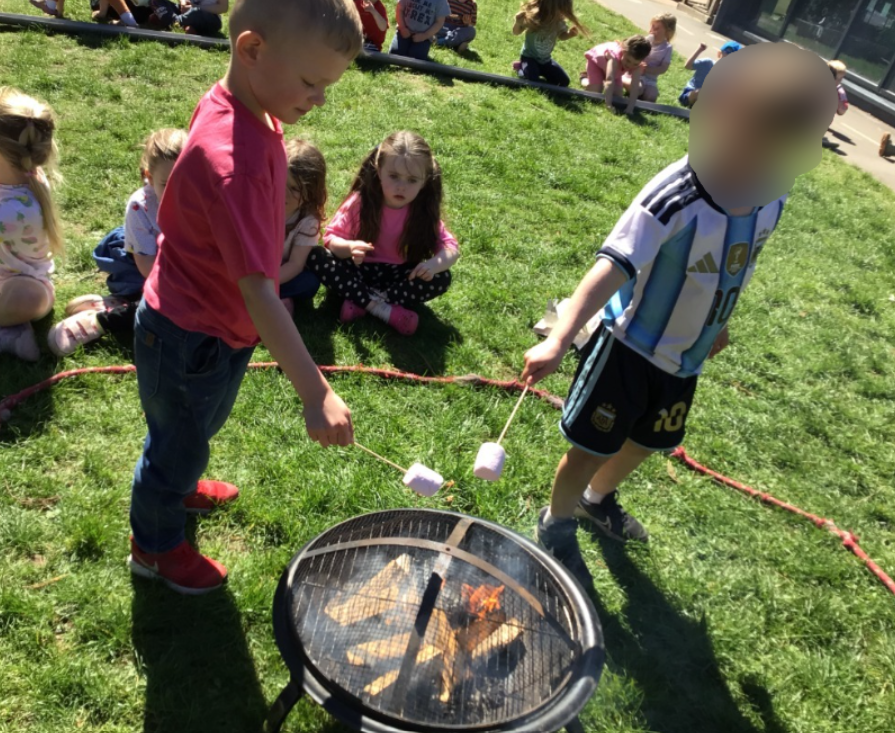InchturePrimary's tweet image. An idea in play ➡️ the real experience 🔥 Nursery learners prepared and lit a fire, learning all about how to keep safe around the fire pit. #TeamInchture #Collaboration #Article31