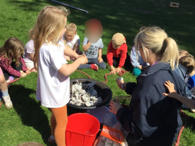 InchturePrimary's tweet image. An idea in play ➡️ the real experience 🔥 Nursery learners prepared and lit a fire, learning all about how to keep safe around the fire pit. #TeamInchture #Collaboration #Article31