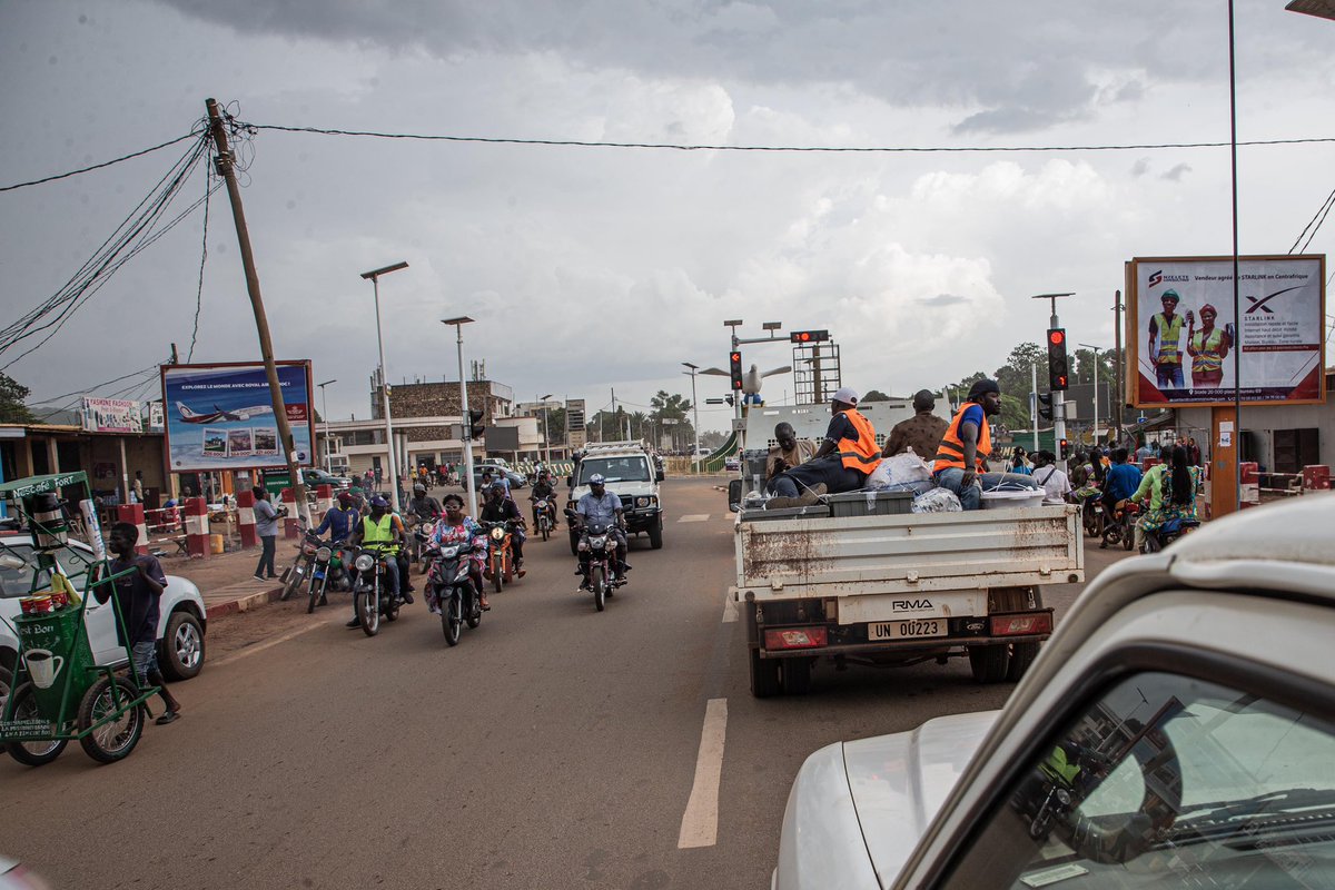UN_CAR's tweet photo. Dernière grande étape du soutien de la #MINUSCA au processus électoral : Le rapatriement des résultats des élections de dimanche dernier des préfectures vers Bangui. Les procès-verbaux ont été transportés en voiture et par avion de la Mission. #ElectionsRCA https://t.co/5owGs4wgGv