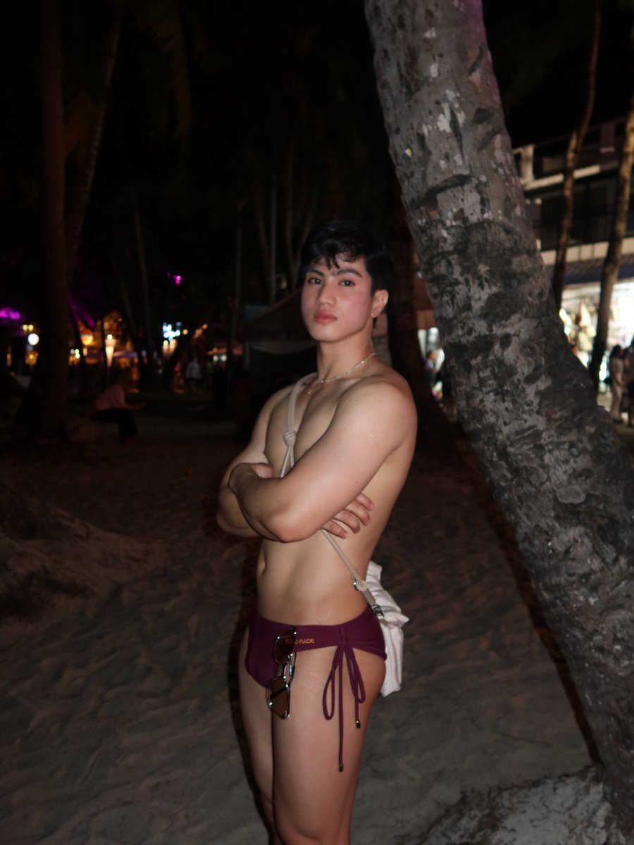 kikoslvr's tweet photo. Turning into my favorite shade… sun-kissed chocolate 🤎☀️ https://t.co/TA9dQJvlxy