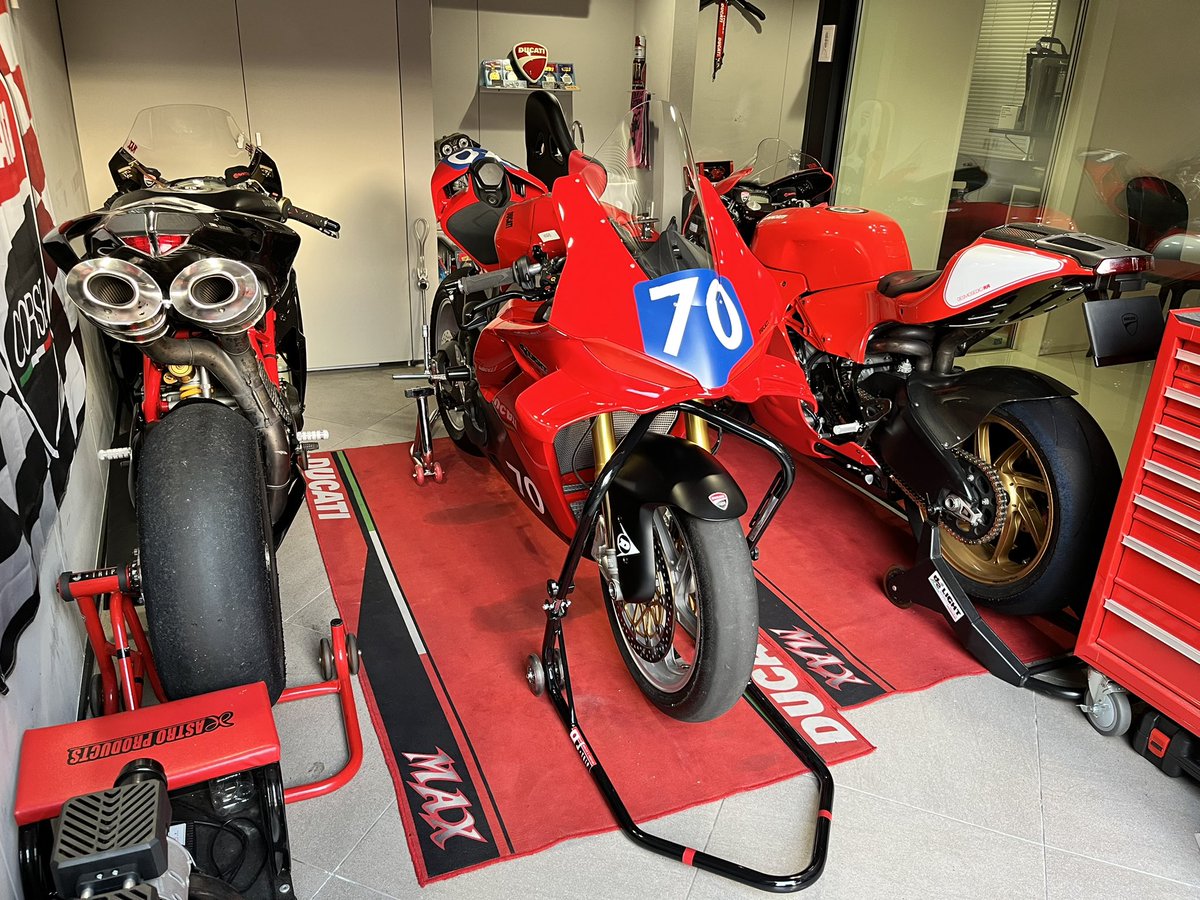 MAX desmo tweet media