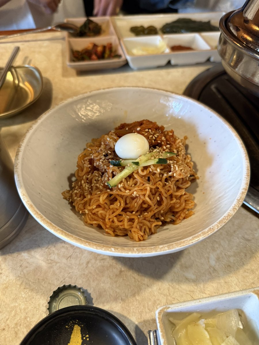 beet11262's tweet photo. 韓国飯サムギョプサル他、めっちゃうまー https://t.co/bSkHutDraO