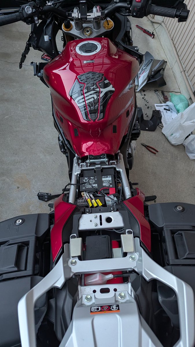 Mokkun_GSX250R's tweet photo. D-ride取り付け中
初めてのカウル外しは緊張する💦
#Dride https://t.co/HRlZ7QVF3u