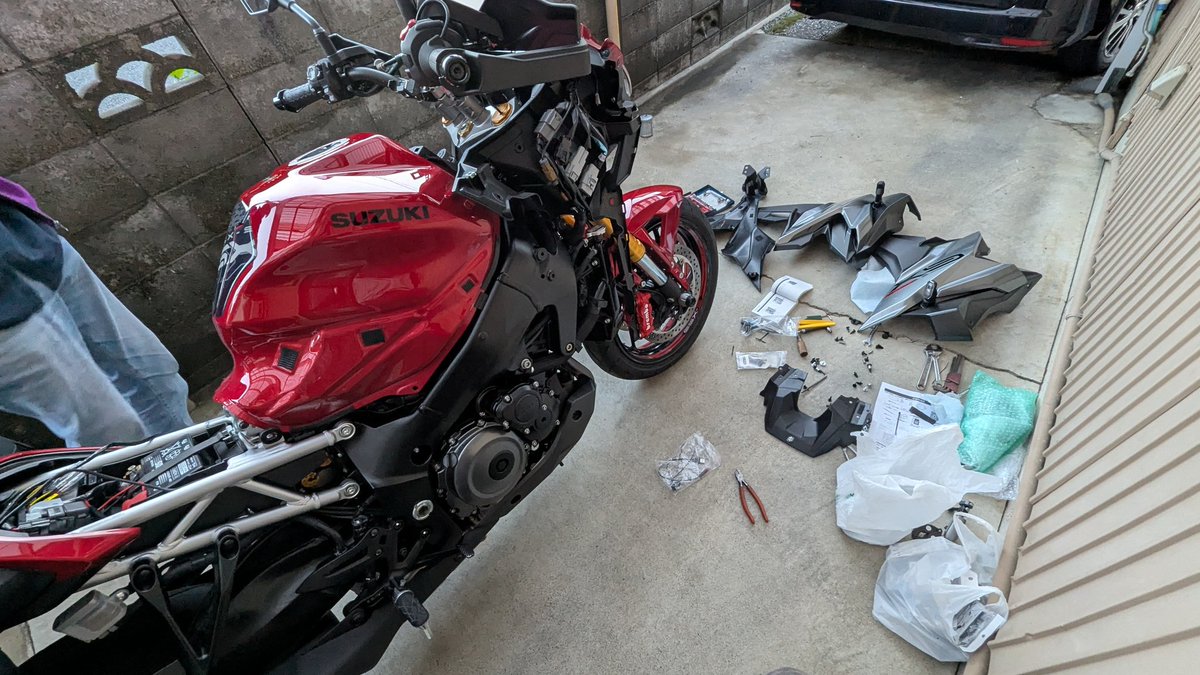 Mokkun_GSX250R's tweet photo. D-ride取り付け中
初めてのカウル外しは緊張する💦
#Dride https://t.co/HRlZ7QVF3u