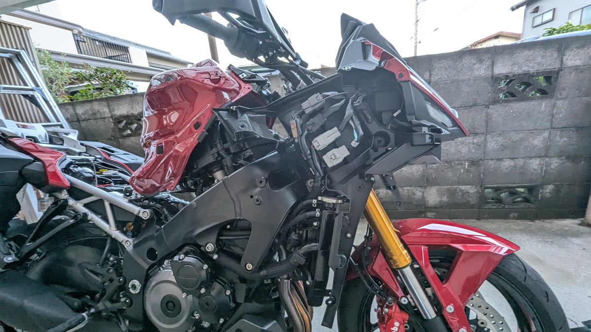 Mokkun_GSX250R's tweet photo. D-ride取り付け中
初めてのカウル外しは緊張する💦
#Dride https://t.co/HRlZ7QVF3u