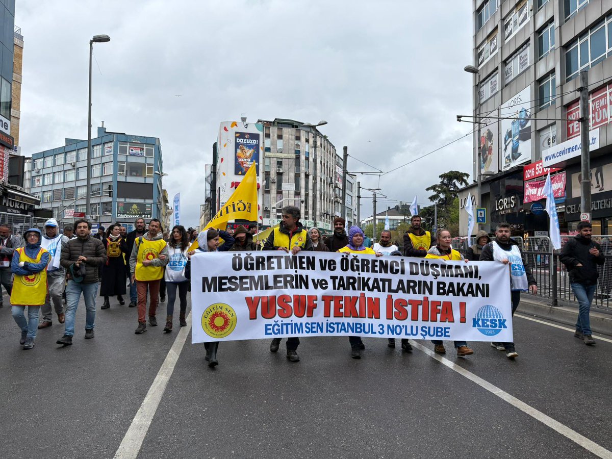 gazetekadikoy's tweet photo. On binler 1 Mayıs'ı kutlamak için Kadıköy'de toplanıyor
@SimgeKansu haberi
#1mayisisçibayramı 
https://t.co/tNfrAWGNhM https://t.co/HG3qROJkcU