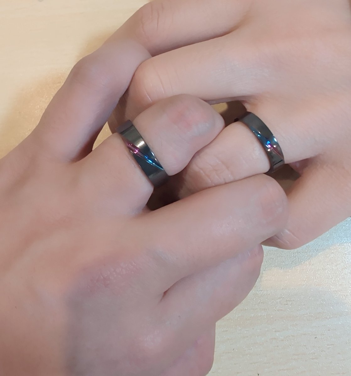 sevendreams's tweet photo. 【お二人の独創的な結婚指輪】

Xを見て幸せそうに笑ってる幸せそうなお客様の画像に目が止まり「黒い結婚指輪」この指輪がいい！お二人から届いた
画像に感動！

インスタアップ中
→https://t.co/lKwYPqEqB1

#金属アレルギー対応 #黒い結婚指輪 #ジルコニウム

#MadeInJapan #customweddingring https://t.co/zCbtyTgslP