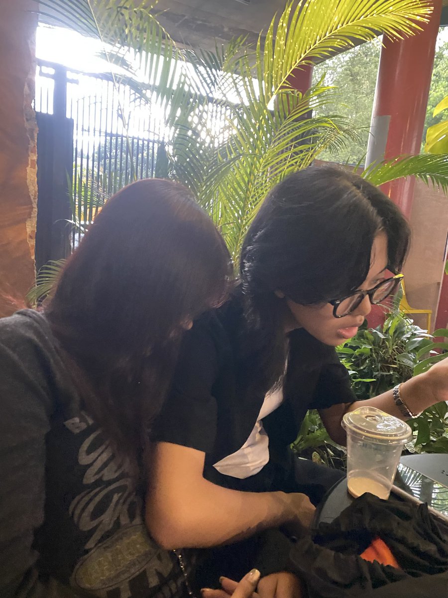 bea’ gf 👩🏻‍❤️‍💋‍👩🏻 tweet media