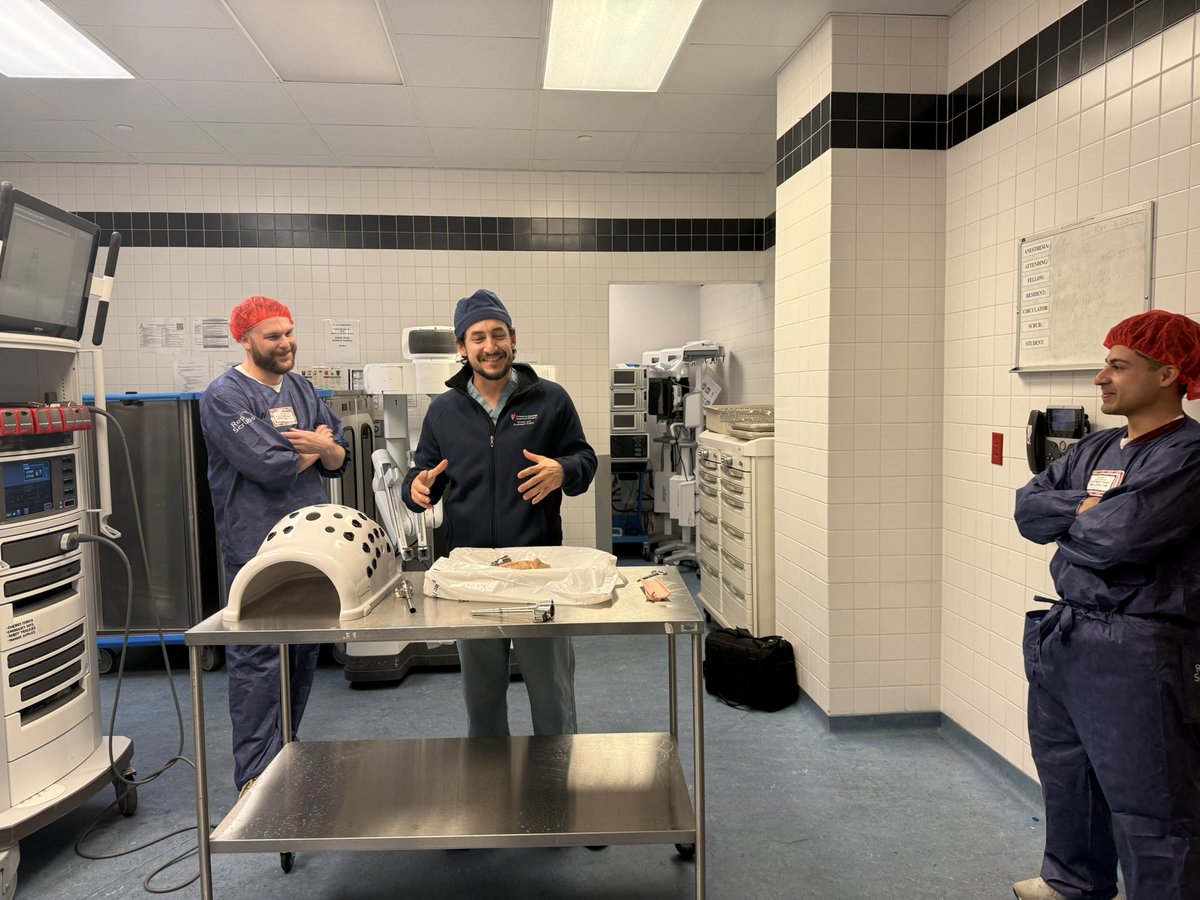 CSBoutros's tweet photo. Last night @UHCTSurgery hosted a robotics lab for thoracic surgery! It was awesome to have the extra instruction, attention to techniques, and teaching! So lucky to have such dedicated mentors who make training to be a thoracic surgeon so fun! @ltapias @JiangBoXiang https://t.co/k3NRTgMRsD