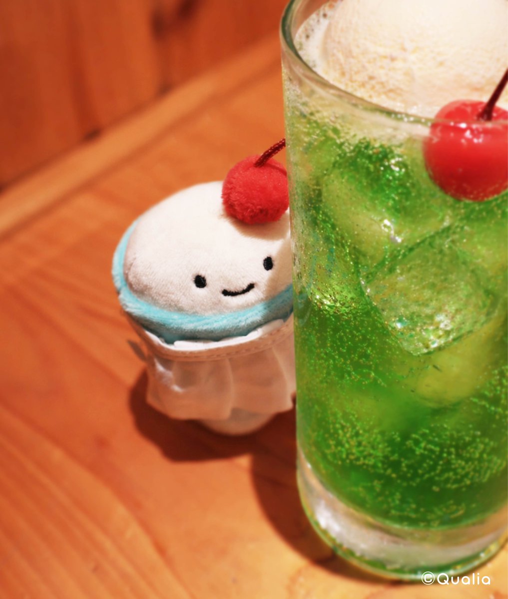 クリームソーダと、クリームソーダ・・・😊🍒 #にっこりーノ