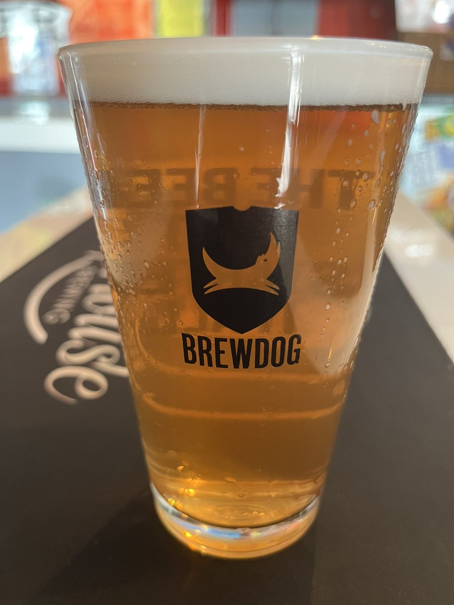 RobWatson1912's tweet image. Friday afternoon in Thailand 🇹🇭
Fancied an early pint or two at my favourite bar by Mabprachan Lake. 

BrewDog Wingman Session IPA 🍺
Promise I won’t be home late.

#Friday #beer #Pattaya