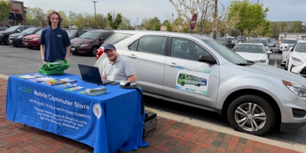 MCDOTNow's tweet image. The MCS representatives will be at these locations today:
-6:00am-9:00am-Burtonsville Crossing Park &amp;amp; Ride, #BurtonsvilleMD
-10:00am-1:00pm- Lake Forest Transit Center in #GaithersburgMD
#mdcommuters